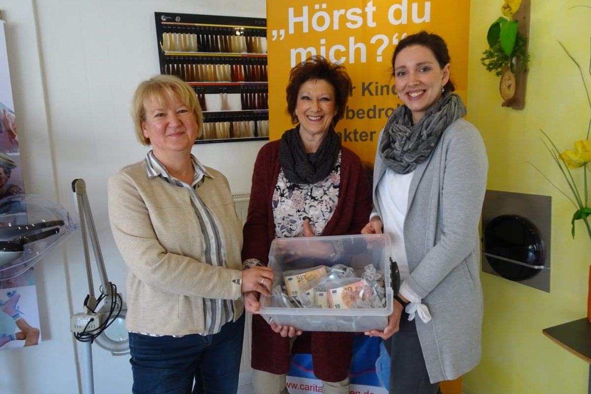 Claudia Frey, Claudia Brandt und Katharina Jung (v.l.) bei der Spendenübergabe